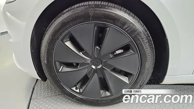 Tesla Model 3 — фото 4
