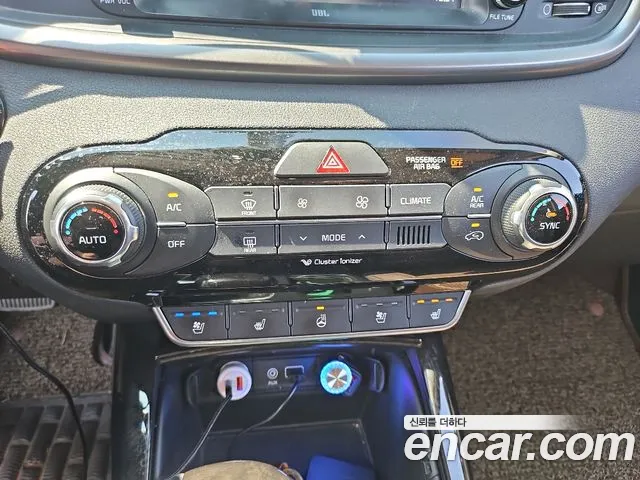 Kia Sorento — фото 14