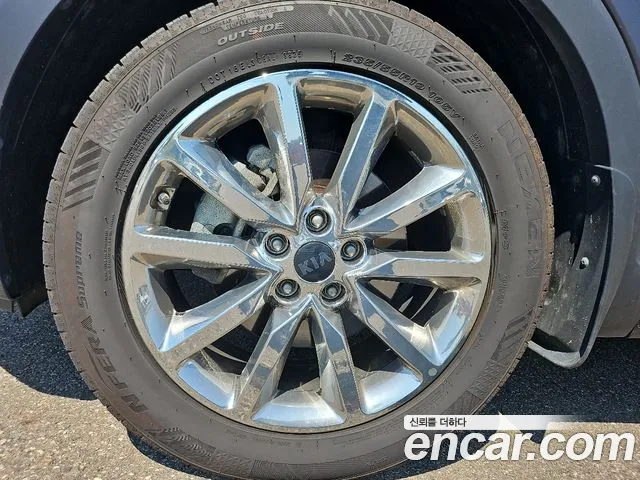Kia Sorento — фото 6