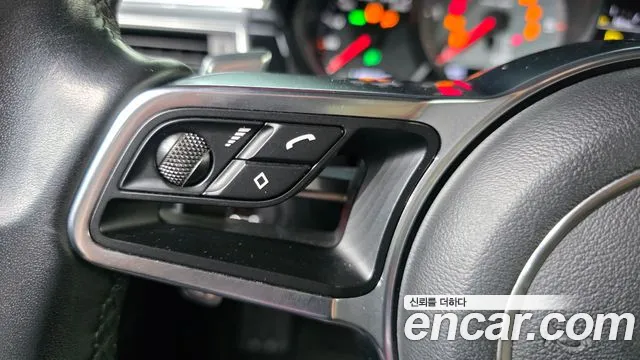 Porsche Macan — фото 16