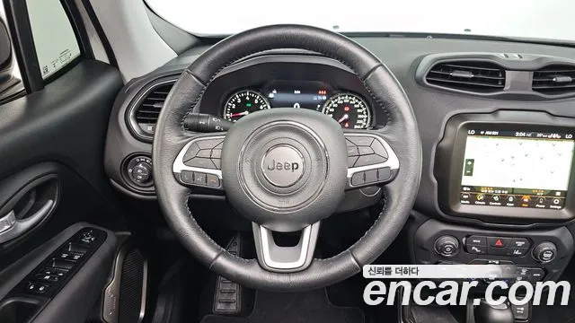 Jeep Renegade — фото 13