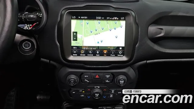 Jeep Renegade — фото 14