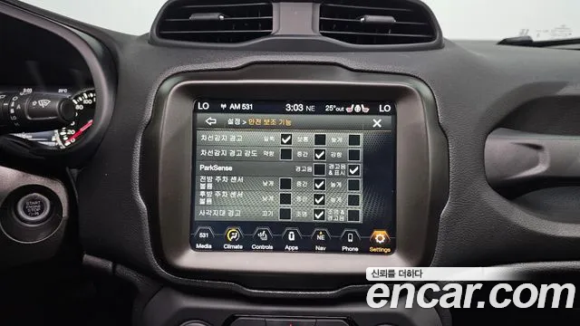 Jeep Renegade — фото 16