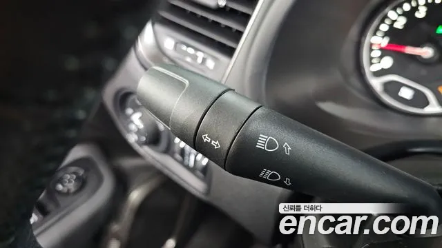 Jeep Renegade — фото 17