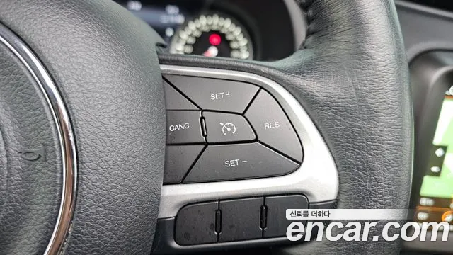 Jeep Renegade — фото 20