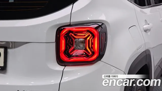 Jeep Renegade — фото 23