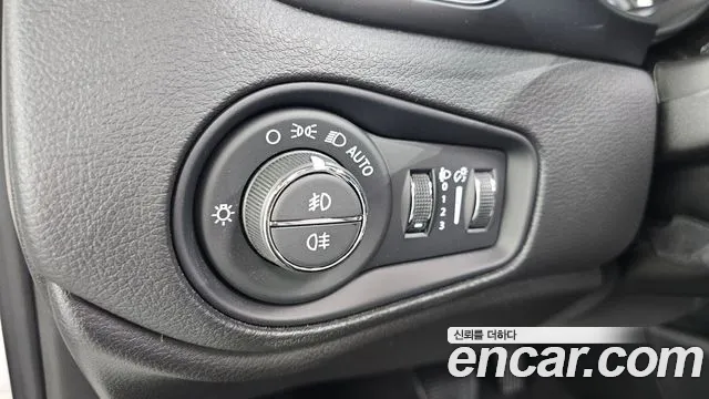 Jeep Renegade — фото 27