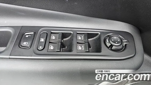 Jeep Renegade — фото 30