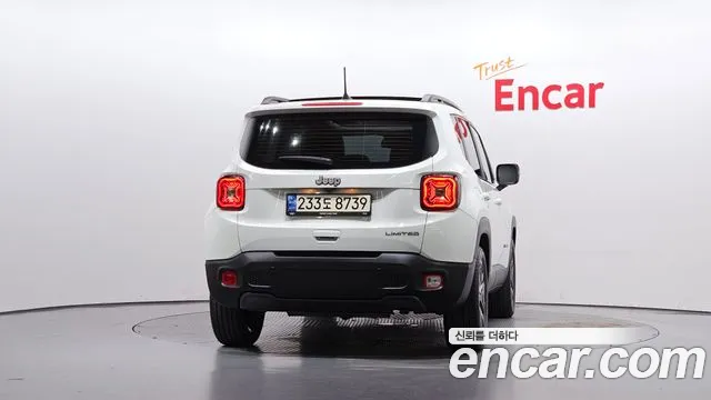 Jeep Renegade — фото 4