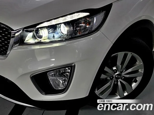 Kia Sorento — фото 12