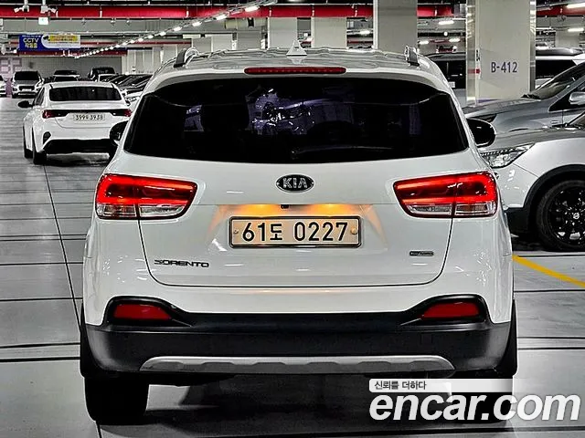 Kia Sorento — фото 10