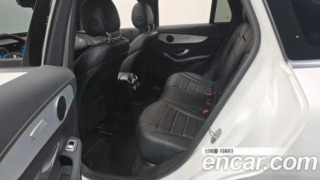 Mercedes-Benz EQC — фото 11