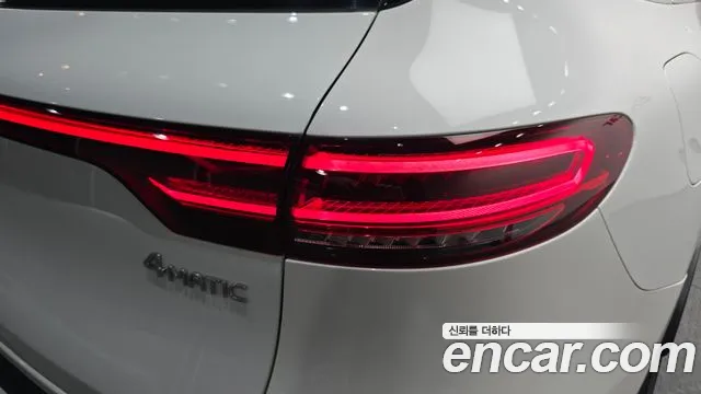 Mercedes-Benz EQC — фото 23