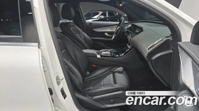 Mercedes-Benz EQC — фото 26