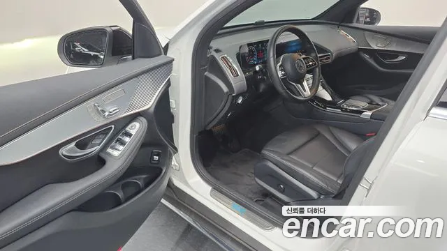 Mercedes-Benz EQC — фото 10