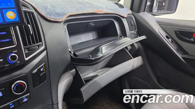 Hyundai Starex — фото 19