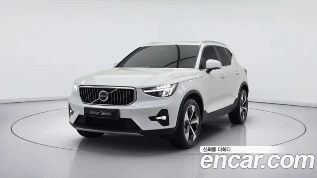 Volvo XC40 — фото 1
