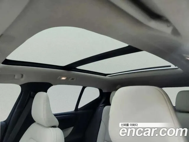 Volvo XC40 — фото 15