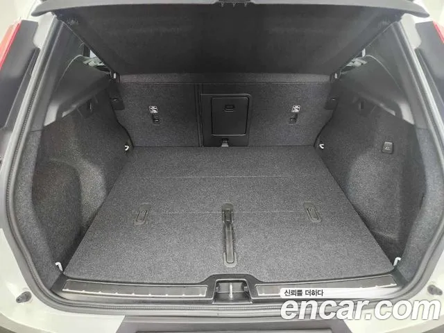 Volvo XC40 — фото 20