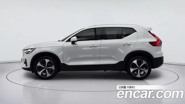 Volvo XC40 — фото 3