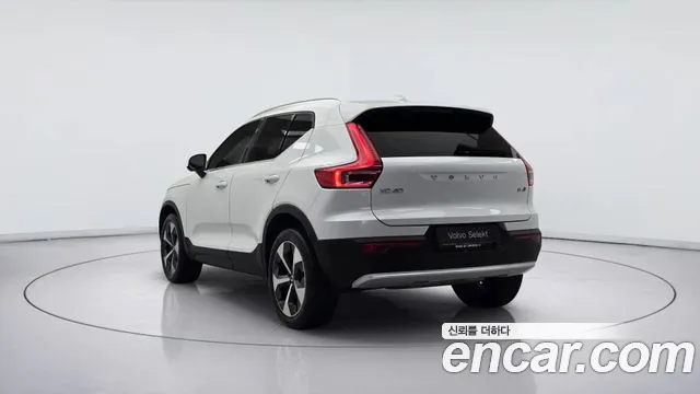 Volvo XC40 — фото 4