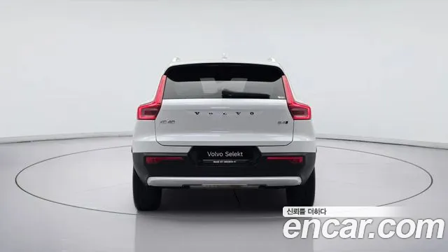 Volvo XC40 — фото 5