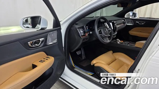 Volvo S60 — фото 10