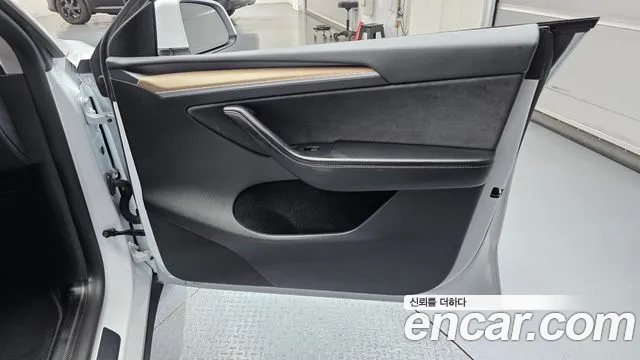 Tesla Model Y — фото 25