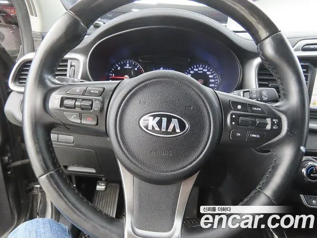 Kia Sorento — фото 8