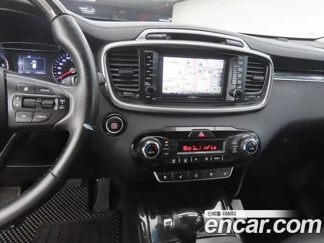 Kia Sorento — фото 10