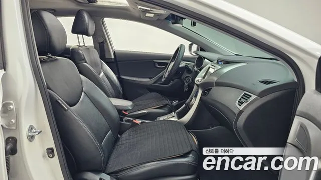 Hyundai Avante — фото 11