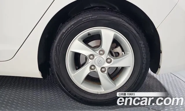 Hyundai Avante — фото 21