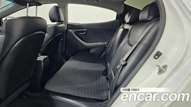 Hyundai Avante — фото 26
