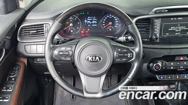 Kia Sorento — фото 14