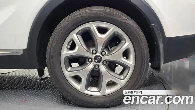 Kia Sorento — фото 21
