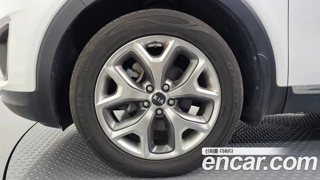 Kia Sorento — фото 4