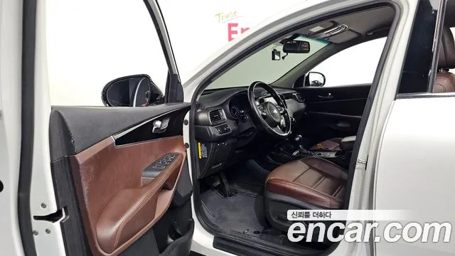 Kia Sorento — фото 9