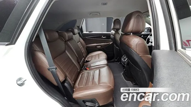 Kia Sorento — фото 10