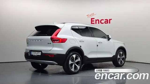 Volvo XC40 — фото 1
