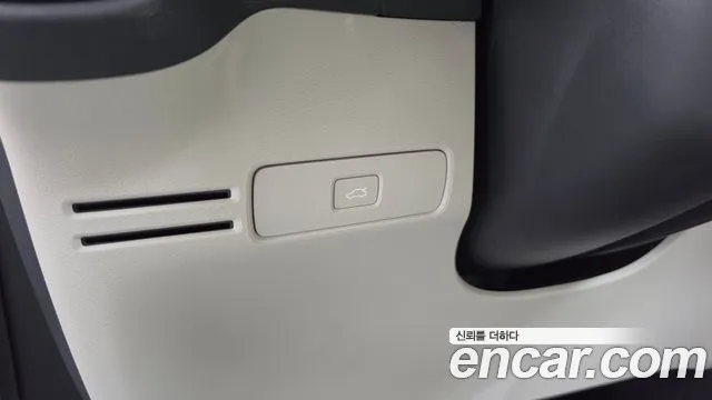 Volvo XC40 — фото 17