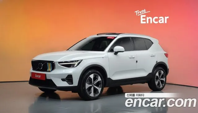 Volvo XC40 — фото 20