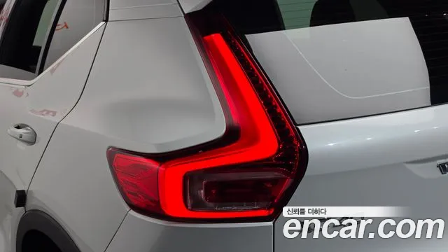 Volvo XC40 — фото 23