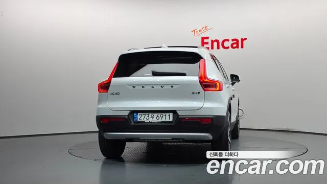 Volvo XC40 — фото 3