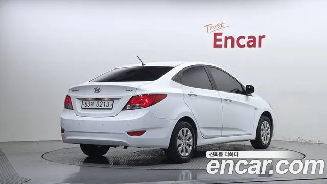 Hyundai Accent — фото 2