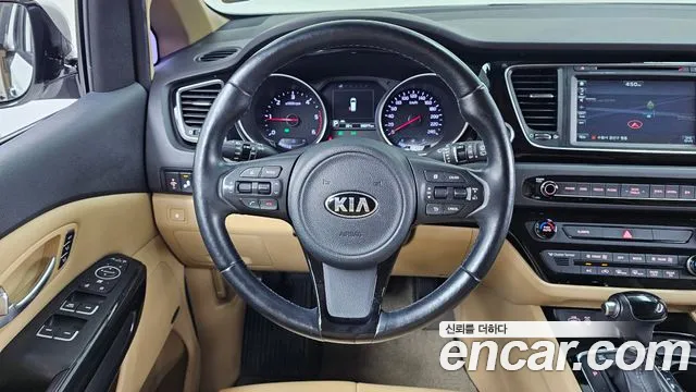 Kia Carnival — фото 13