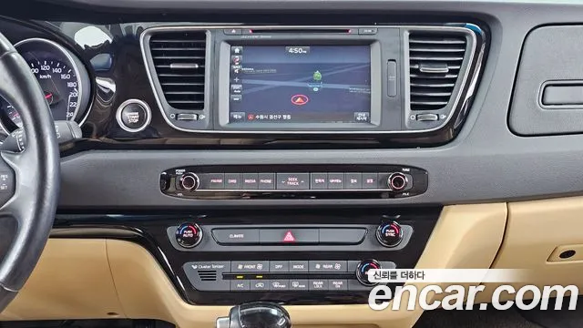 Kia Carnival — фото 14