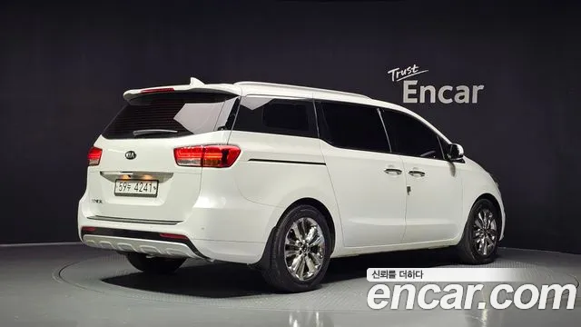 Kia Carnival — фото 2
