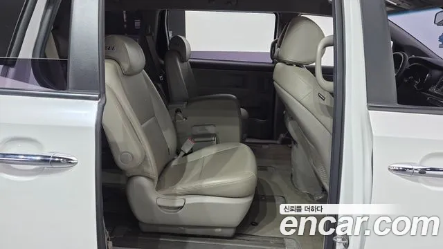 Kia Carnival — фото 11