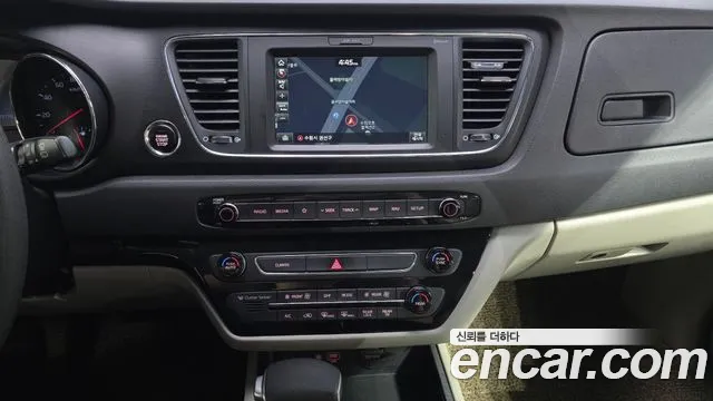 Kia Carnival — фото 13