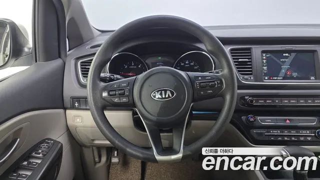 Kia Carnival — фото 14